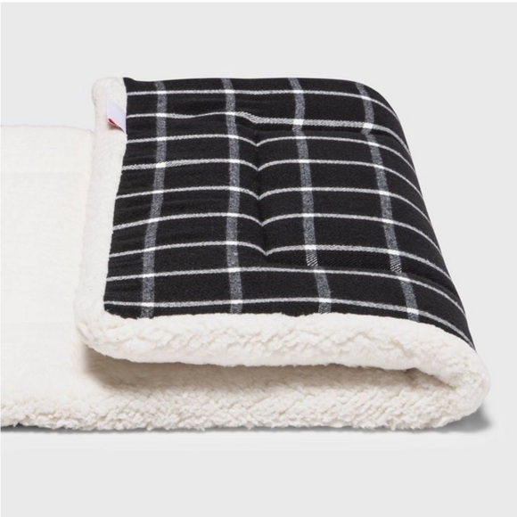 NWT dog mat Boots and Barkley Medium pet mat soft dog bed cat bed 19 x 1.56 x30 - Picture 3 of 14